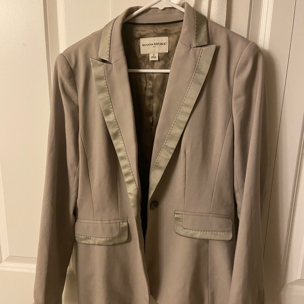 Banana republic blazer tan size 6